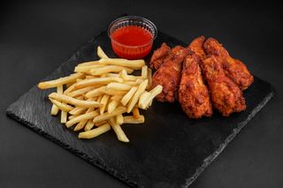 Крильця BBQ з картоплею 