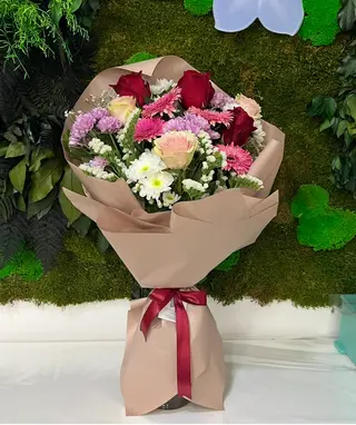 BOUQUET ELEGANCE SMALL ROSE E FIORI DI STAGIONE