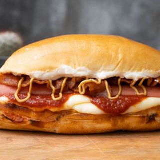 BUCCIATO BACON HOT DOG