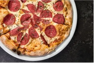 Pizza con salame Ø 30cm