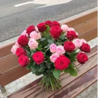 Bukiet z 10 Krótkich Czerwonych i Różowych Róż