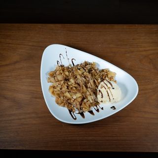 Clatite cu caramel si inghetata