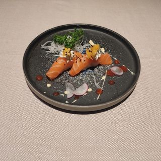 Nigiri salmone mango