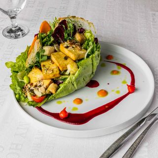 Salată cu tofu și semințe