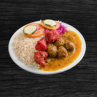 Albóndigas Con Tikka, Arroz y Ensalda