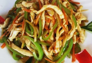 WOK piletina sa đumbirom