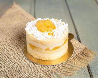 Mini Bolo de Abacaxi e Cocada (Aprox. 195gr)