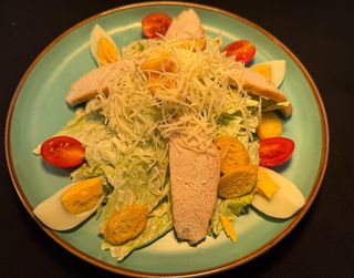 Салат Цезарь (300г)