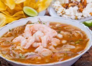 Encebollado Mixto