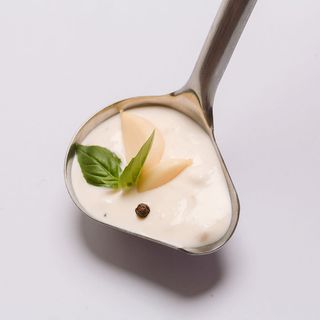 Sos de usturoi cu smantana