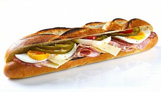 1 tra Würstel/Cotto/Crudo/Uovo + formaggio + 2 tra verdure e salse