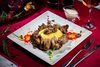 Ficatei de pasare cu mamaliguta si mujdei