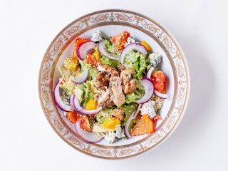 Салат з куркою, горгонзолою, манго та авокадо (320g)