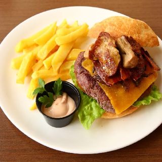 Hamburguesa de chuletón con foie 