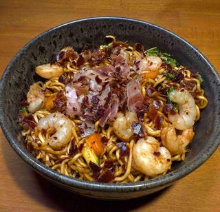 Yakisoba panceta y gambas