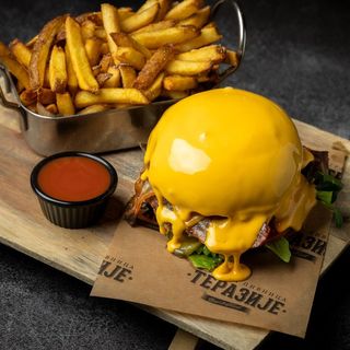 Cheddar Burger + pomfrit