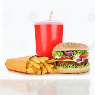 Menú Hamburguesa De Pollo Con Patatas Y Bebida