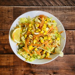 Fresh green salad / Ensalada