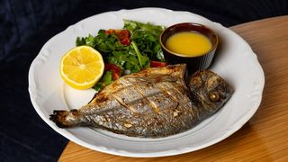 შეშის ღუმელში გამომცხვარი დორადო