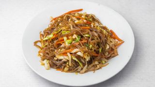 59. Prženi vermiceli sa povrćem 