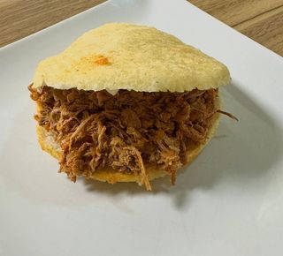 Arepa De Carne desmechada (1 Ud.)