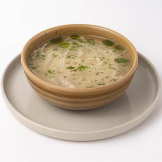 Куриный бульон с лапшой