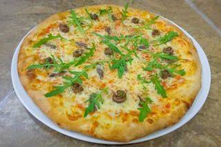 Pizza cu ansoa si rucola Ø32CM