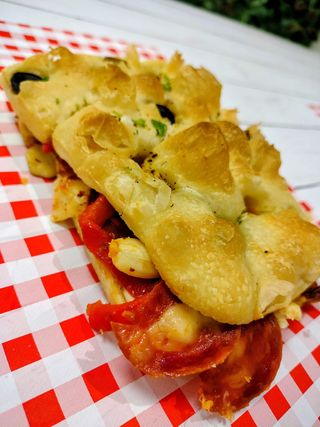 Focaccia De Lomo Embuchado Y Raclette