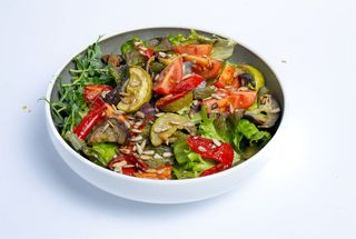 Салата с печени зеленчуци