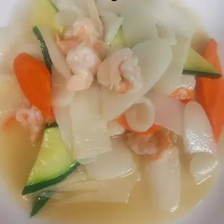 Gnocchi di riso con gamberi e verdure