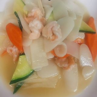 Gnocchi di riso con gamberi e verdure