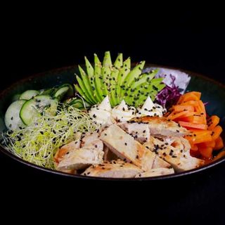 Frango Grelhado no Poke Bowl