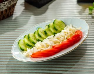 Salata de roșii și castraveți 250g