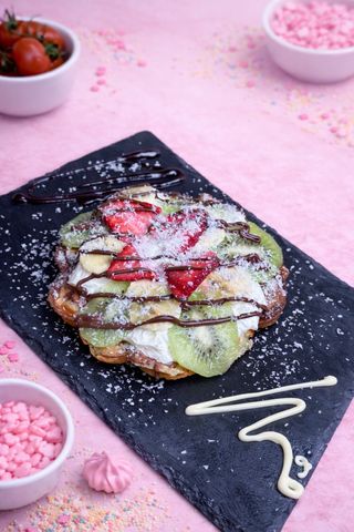 Гофрета сърце с шоколад NuCrema и плодове