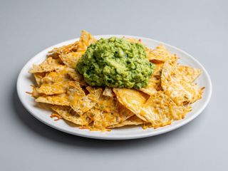 Guacamole nachos