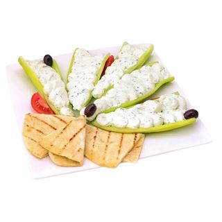 Салата с пълнени чушки