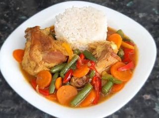 Plain White Rice With Chicken Curry Sauce