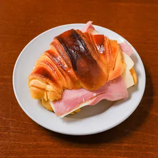 2x Croissant Misto