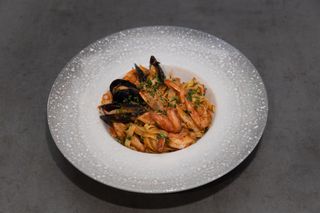 Tagliatelle cu fructe de mare in sos rosu