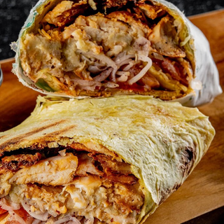 Pui cu salata de vinete si rodii la lipie