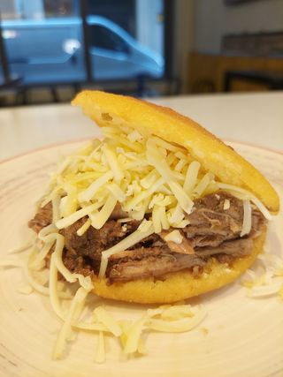 Arepa pernil 