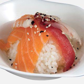 C3 Chirashi pesce misto