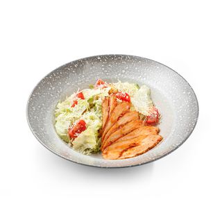 Salată Caesar cu pui BBQ