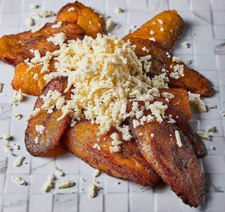Ración De Plátanos Con Queso