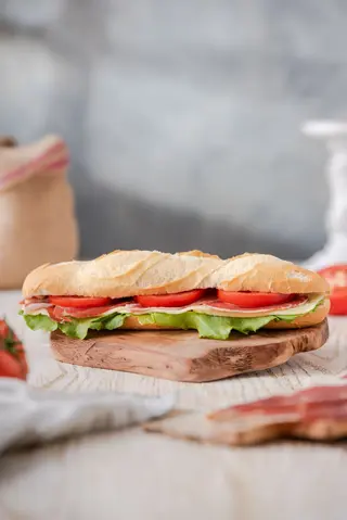 Sendvič sa pršutom 180 gr
