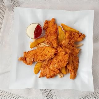 Pui Crocant  8 buc + cartofi