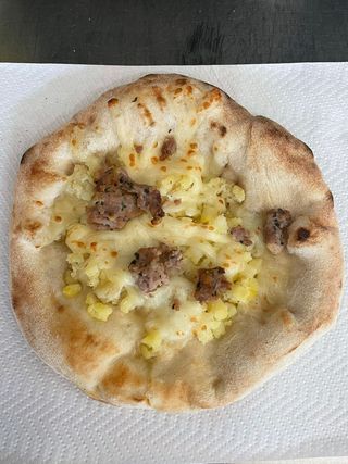 Pizzetta patate e salsiccia