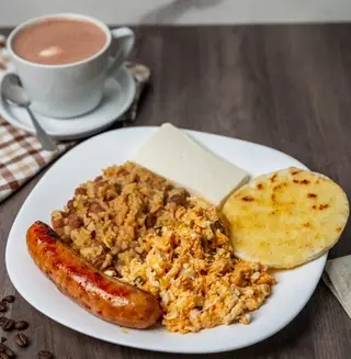 Desayuno Paisa (Disponible solo en las mañanas)