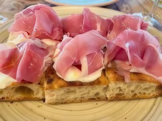 Bufala e prosciutto crudo a freddo