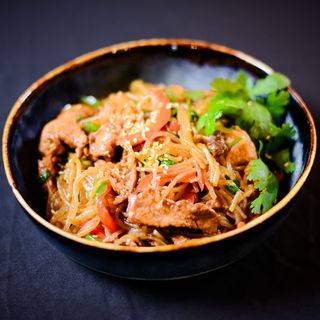 Салат "Говядина со стеклянной лапшой" (300 гр.)